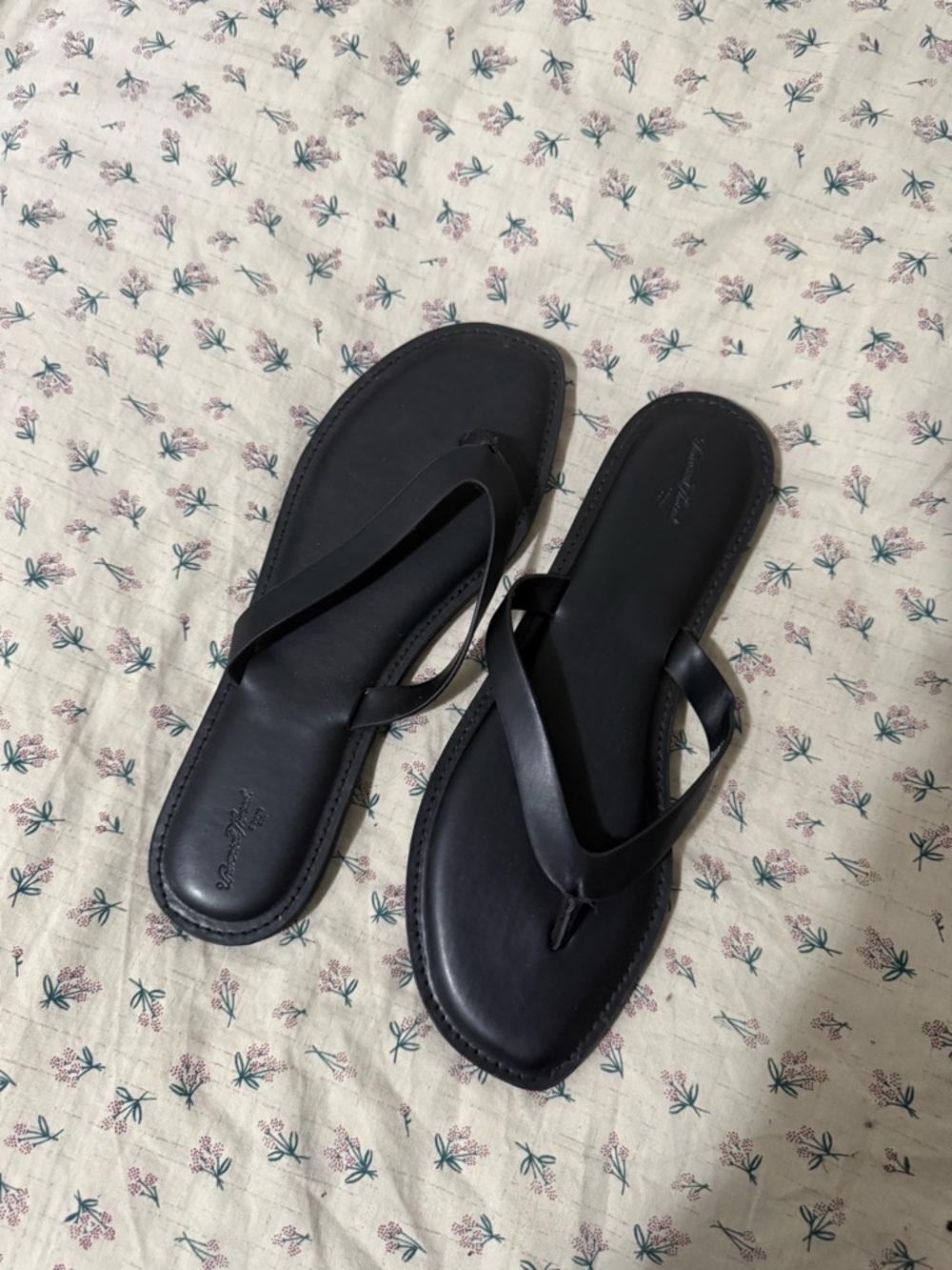 Black Women's Flip Flop Sandals - Casual Everyday Comfort